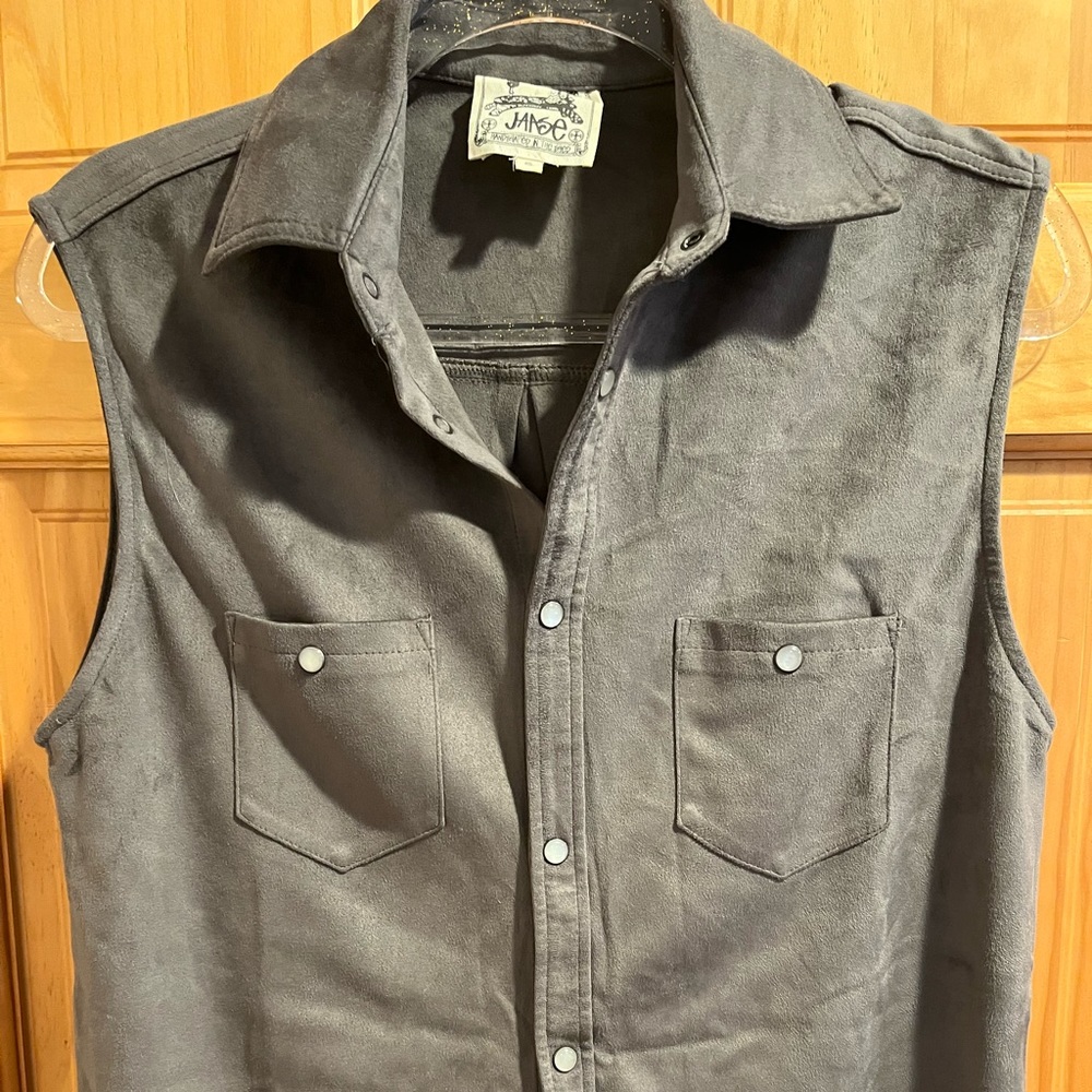 Jasse sleeveless velvet top